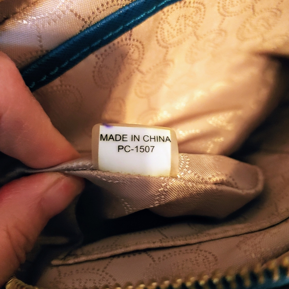 Authentic Michael Kors Crossbody - Picture 2 of 5